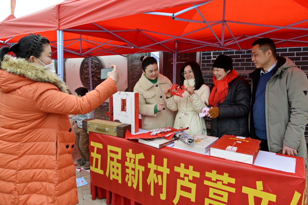 第五届新村镇芦蒿文化节开幕 