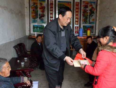 5家爱心企业捐助4100元爱心款资助好人张婉莹