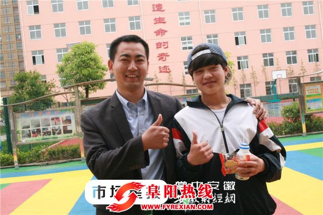 阜阳爱心人士走进特殊教育学校 助聋哑儿童圆微心愿(图) 