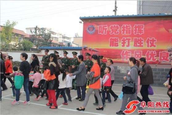 颍州消防大队警营开放日迎来阜阳市育才幼儿园小朋友参观