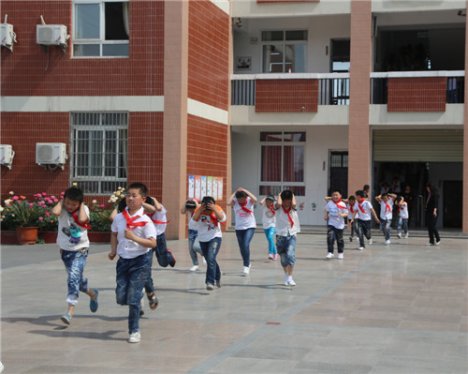 蚌埠市举行“5·12”学校防灾避险应急演练