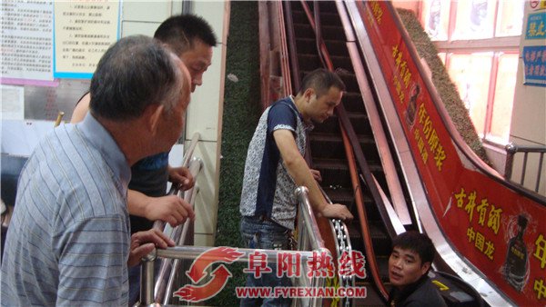 界首西城民族社区排查电梯隐患