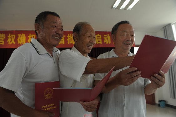 阜阳市土地承包经营权确权登记颁证仪式在闻集镇举行