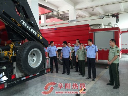 界首市公安局党委领导看望慰问武警、消防官兵