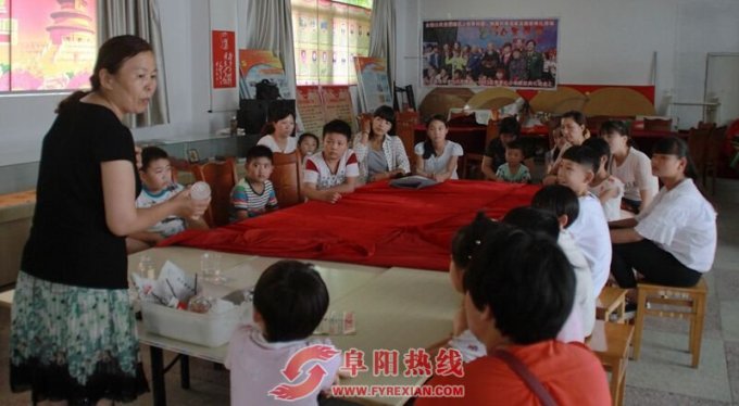 界首好人馆“公益小天使”邀请国家婴幼儿教育指导专家讲座