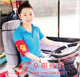 车辆行驶过程中突然自燃 阜阳女公交驾驶员冲上前去灭火