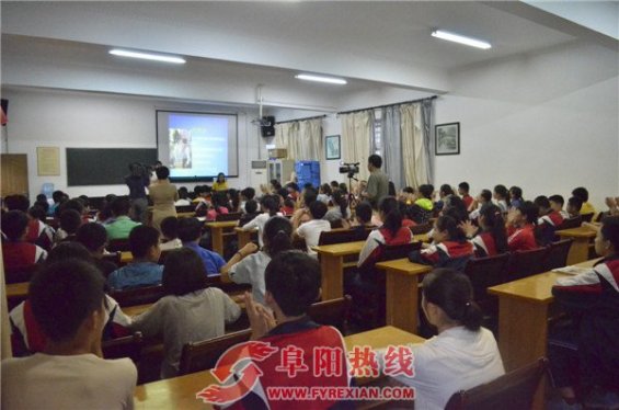 全脑潜能训练师走进十八中传授记忆方法