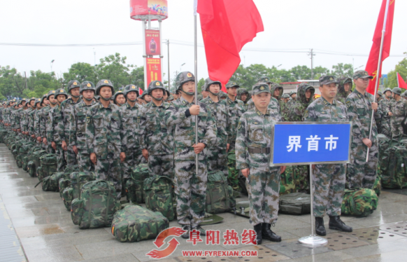 界首市西城新阳社区抽调6名民兵参加阜阳点验