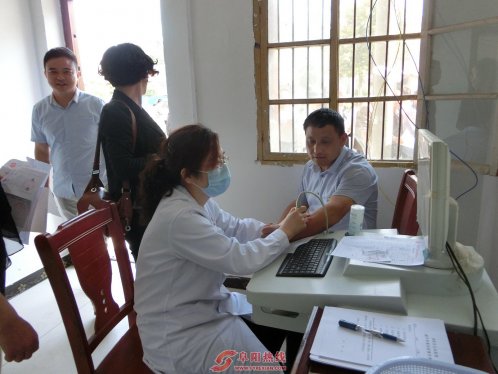 界首：舒庄镇开展“关爱基层干部送健康”活动