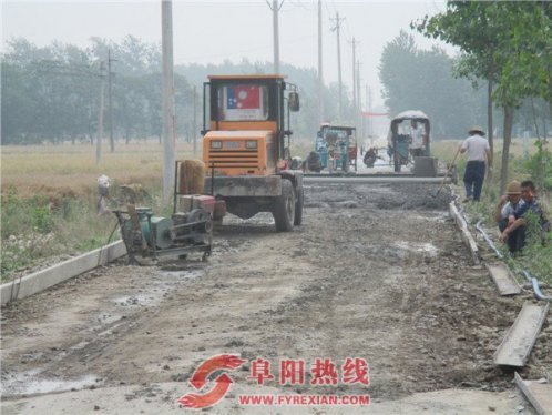 界首新马集镇加快工程道路建设服务午收夏种
