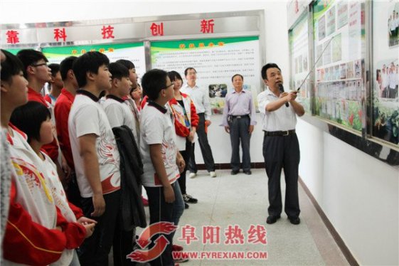 2015科技宣传周活动走进阜阳市农科院