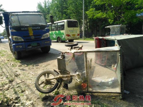 太和：载学生三轮发生车祸，四人受伤