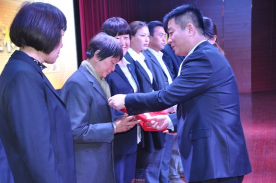 阜阳国寿召开一季度荣誉表彰大会