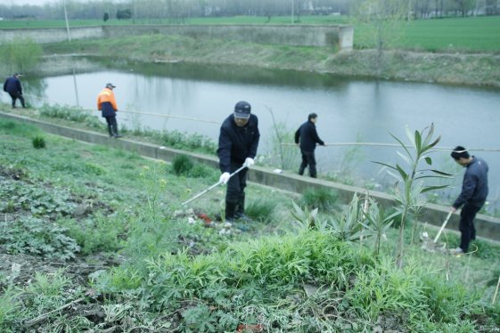 界首加大沟塘水渠环境整治力度