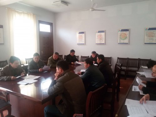 舒庄镇邀请乡村教师现场打分评比农村环境综合整治