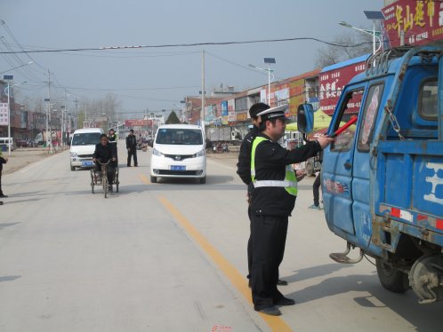 界首市新马集：规范交通秩序营造出行安全
