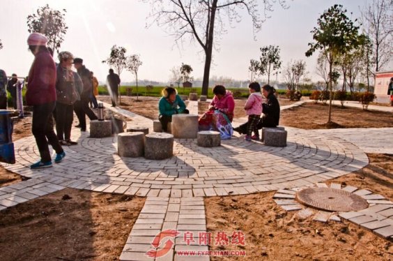 “垃圾场”变身“小公园”