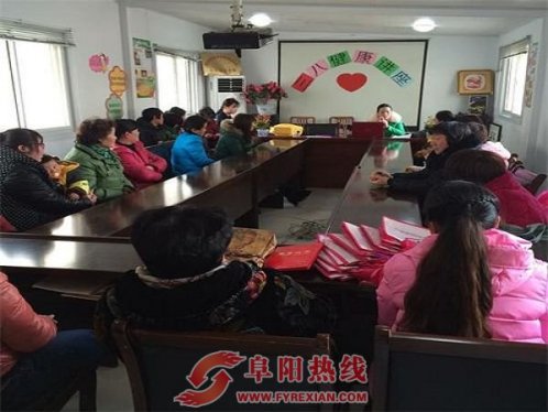 三八节  西城解放社区为妇女姐妹送特殊礼物