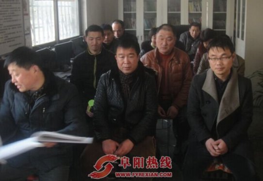 新阳社区认真开展“三比三对照”活动