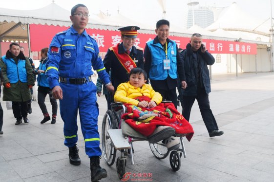 阜阳火车站服务前移助“瓷娃娃”踏上健康路