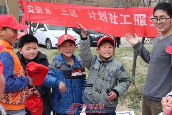 渡口社区开展“国际社工日”宣传活动