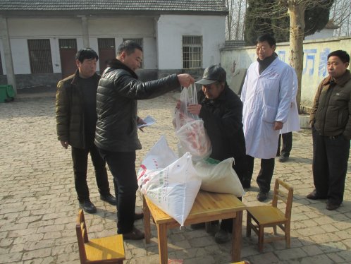 界首市新马集镇卫生院春节慰问敬老院