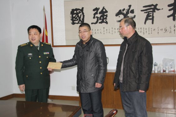 界首市住建委与人武部开展军民共建庆新春