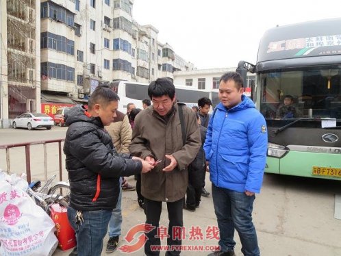 社区助困难外出务工人员解决路费