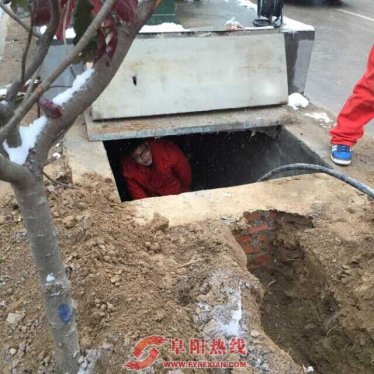 雪中抢修保照明