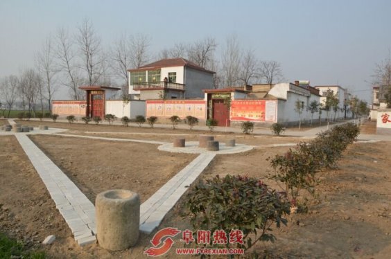 界首：农村杂物场变身“小公园”