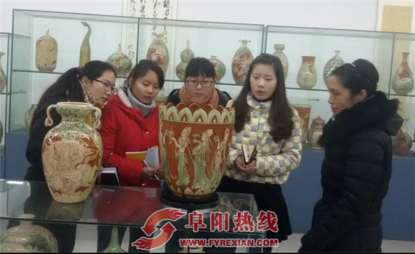 安大学子寒假实践小分队走进界首彩陶基地