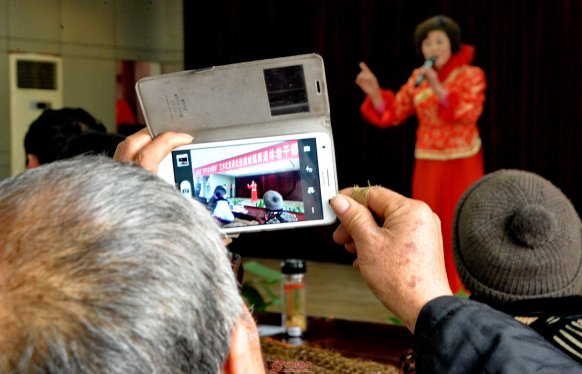 阜南“四中全会精神宣讲团”走进退休干部