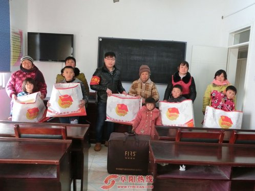 界首市舒庄镇团委“暖冬行动”情暖贫困儿童