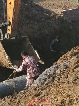 界首舒庄镇：修缮排水沟，让环境更整洁