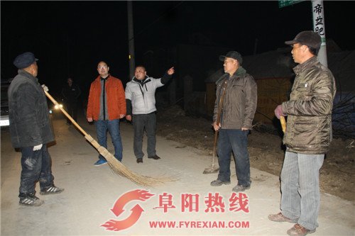 界首市住建委夜查乡村环境整治