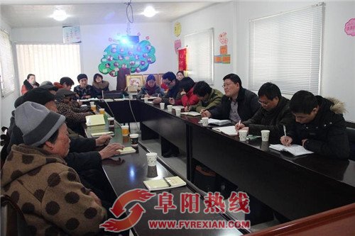 阜阳市政研室到界首西城解放社区调研依法治市工作（图）