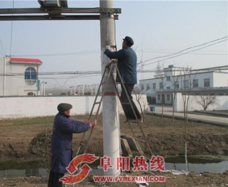 清理“牛皮癣”还墙清“杆”净