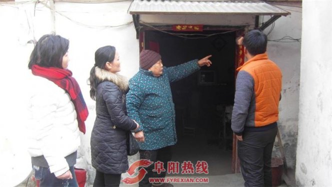 排查用电隐患 让孤寡老人安全过冬