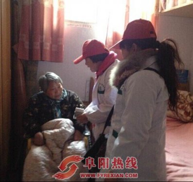 元旦新阳社区1+1志愿者到残疾人家庭慰问服务