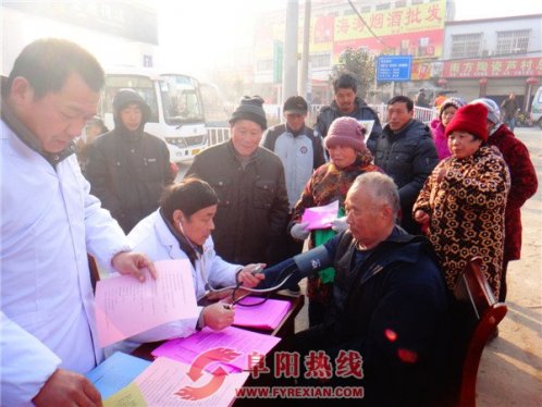 界首芦村镇利用冬季物资交流古会宣传法律