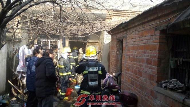 临泉一居民区民房失火 发现及时火灾未造成火烧连营