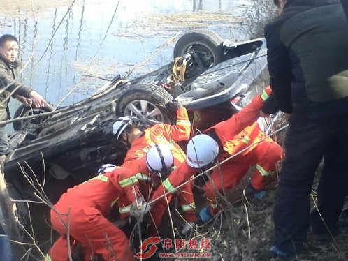 临泉一男子夜归途中驾车坠河不幸遇难（图）