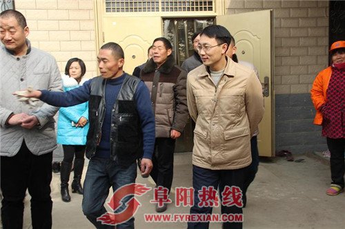 界首市市长何逢阳到西城街道督查城乡环境综合整治工作