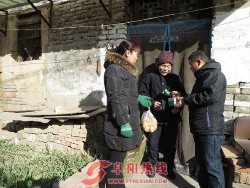 界首西城信义社区开展“一帮一”结对帮扶活动