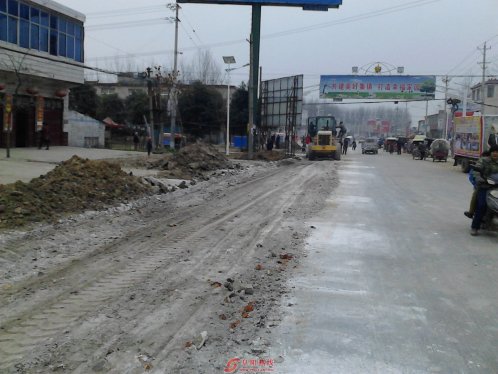 界首市新马集镇加大集镇道路建设促发展