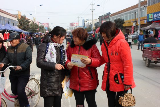 界首市泉阳镇计生宣传“逛古会”