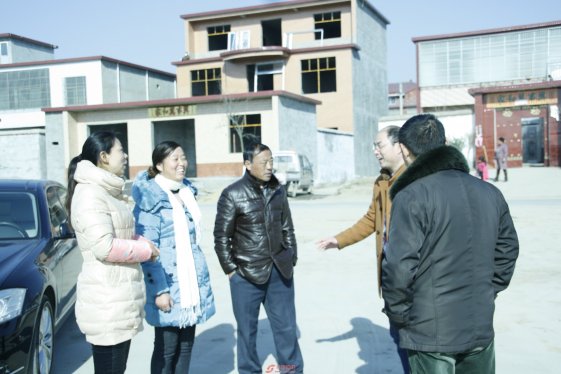 界首市住建委深入魏窑村开展“访亲问计” 活动