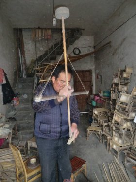 为传承竹编手艺 他苦苦守侯50个春秋