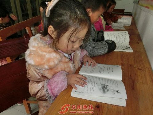 界首舒庄镇：留守儿童不孤单  农家书屋欢乐多