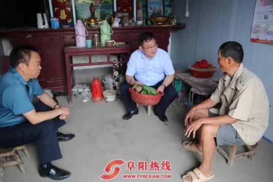 阜阳国寿组织走访贫困群众